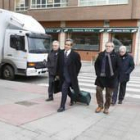 Algunos de los asistentes esta mañana al juicio