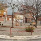 La Plaza Mayor de Navatejera, epicentro histórico del pueblo, ha sido modernizada.