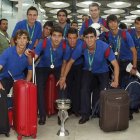 Llegada al aeropuerto de la selección sub-19 junto con la copa.