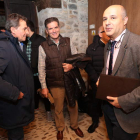 El jefe del servicio territorial de Agricultura, el presidente de la IGP del Pimiento y Jorge Llorente.  DE LA MATA