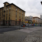 El atentado se produjo en la calle Ramón y Cajal de la capital leonesa.