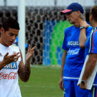James Rodríguez entrena bajo la supervisión del seleccionador colombiano José Pekerman. CASTAÑEDA