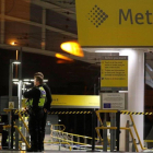 Agentes de policía en la estación Victoria de Manchester, tras el ataque.