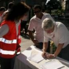 Cientos de bercianos muestran su apoyo en la recogida de firmas