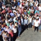 Encuentro de alcaldes y concejales del PSOE de León con Óscar López el verano pasado en La Bañeza.