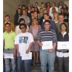 Isabel Carrasco posa en la Diputación con los graduados del programa de este curso.