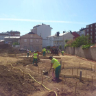 Movimiento de tierras en el futuro parque de Mansilla.