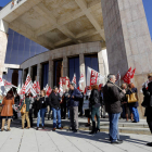 Protesta de funcionarios ante la Delegación Territorial de León, la semana pasada.
