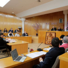 La sesión plenaria aprobó reducir el déficit que genera cada año el Centro de Día. SECUNDINO PÉREZ