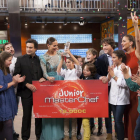 Las finalistas de 'Masterchef junior'  (TVE-1), Paula y Paloma, de la cuarta edición, que ganó la primera.