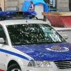 Un coche de la Ertzaintza, en una calle de Bilbao.