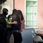 Un momento de la detención efectuada ayer en Madrid. LUCA PIERGIOVANNI
