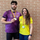 Diego Casas e Inés Venero con sus medallas de oro. DL