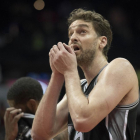 Pau Gasol sufre una fractura en su mano y será baja indefinida.