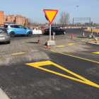 La situación actual de la zona de la glorieta induce a errores entre los conductores.