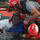 Rescate de una mujer camerunesa en alta mar por Proactiva Open Arms el pasado mes de julio.