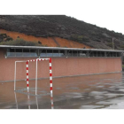 Desde que en 2009 acabaran las obras, el pabellón nunca ha podido ser usado por los alumnos.