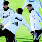 Cristiano Ronaldo, Ricardo Carvalho y Marcelo, durante la sesión de entrenamiento de ayer.