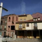 El abandono de esta construcción desluce la castiza y rural estampa de la leonesa plaza del Grano