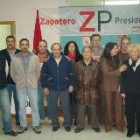 La ejecutiva local del PSOE en Laciana, en una imagen de archivo correspondiente a octubre del 2004