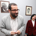 Ibán García del Blanco y Ángela Marqués, ayer en la sede del PSOE en Ponferrada.