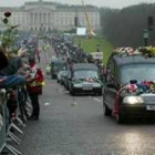 La comitiva fúnebre atrajo a las carreteras a miles de personas