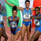 Raphaela Lukudo, Maria Benedicta Chigbolu, Libania Grenot y Ayomide Folorunso, el equipo italiano ganador del oro en 4x400 relevos en los Juegos del Mediterráneo.