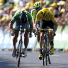 Peter Sagan vence por delante de Chris Froome en la meta del Tour de Montpellier.