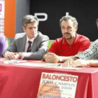 Sergio del Atlético Astorga a la izquierda de la imagen.