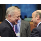 El vicepresidente y responsable de Asuntos Económicos y Monetarios, Olli Rehn, con el ministro español de Economía, Luis de Guindos, el pasado noviembre.