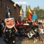 Imagen del desfile de las fiestas, ayer en Villaquejida.