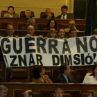 Políticos de IU en el Congreso. Abajo, Arenas, Cascos y Rajoy