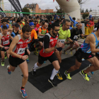 Pinedo (cuarto por la izquierda) venció en los ‘10 Kilómetros de La Virgen’ que reunieron 650 atletas.