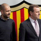 El presidente Rosell, a la derecha, defenderá al Barça de las insinuaciones contra su plantilla.