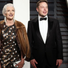 Maye Musk y su hijo Elos Musk, el año pasado.