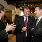 Fernández Santiago charla con Silván y con el diputado Jesús Merino
