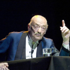 René Lavand, uno de los grandes ilusionistas del mundo, vuelve hoy al Auditorio Ciudad de León.