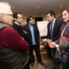 Empresarios de los sectores de construcción y reformas e inmobiliario, con la alcaldesa. L. DE LA MATA