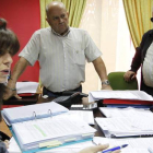 Cristina López, hace un año junto a los ediles Amado Losada y Ángel Callejo, fieles al PSOE.