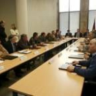 Un momento de la firma del consejero de Fomento con 19 municipios