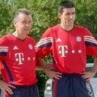 Makaay, a la derecha, con Ottmar Hitzfeld, entrenador del Bayern