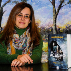 Sabugal, junto a la novela que aparecerá en dos meses.