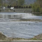 Imagen de la presa del río Boeza, en Bembibre, donde no se podrá usar el agua de un pozo minero