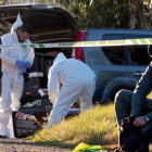 La Guardia Civil inspecciona el lugar en el que apareció la joven zamorana. JULIÁN PÉREZ