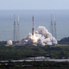 El vehículo ‘Curiosity’ despega con el cohete Atlas V desde Cabo Cañaveral.