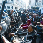 Protestas ante la sede del Ministerio del Interior, ayer en Túnez.