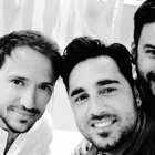 David Bustamante ha compartido una imagen en su cuenta de Instagram junto a Manuel Martos, hijo de Raphael y músico, y Armand Martín, representante.