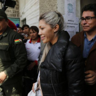 Gabriela Zapata, exnovia de Evo Morales, a la salida de una comisaría de policía en La Paz.