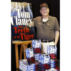 Tom Clancy en la presentación de uno de sus libros.