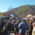 Las buenas temperaturas animaron a los vecinos a acercarse a la feria pese a ser día laboral.